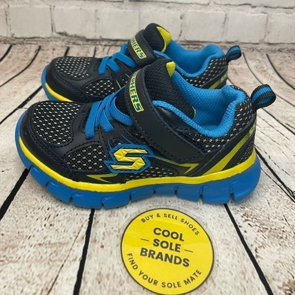 Skechers shoes, toddler 8. - Picture 2 of 11